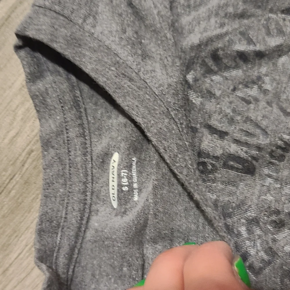 🦔Old navy grey positive Vibes tee🧋